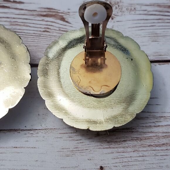 Vintage Clip On Earrings - Yellow with Speckled Design & Gold Tone Halo Large - Picture 6 of 9